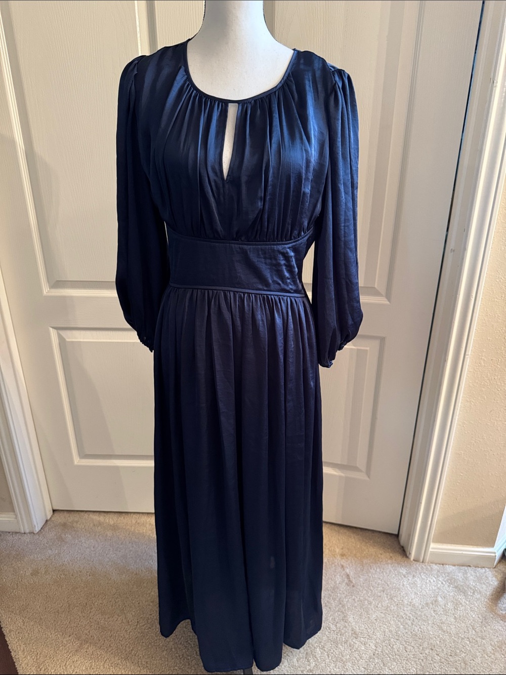NEW Deep Navy Keyhole Long Sleeve Maxi Dress - Size Small